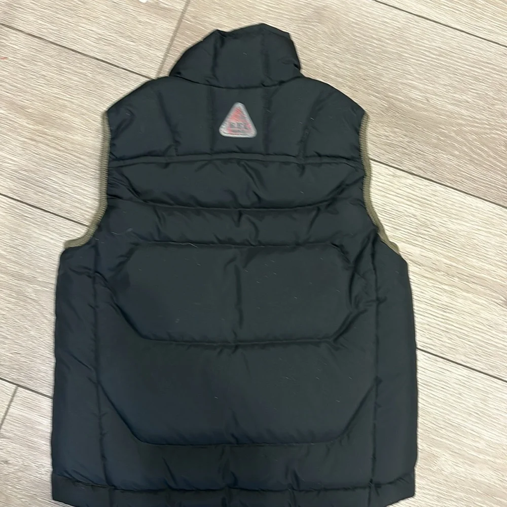 REI puffy vest size 6/7